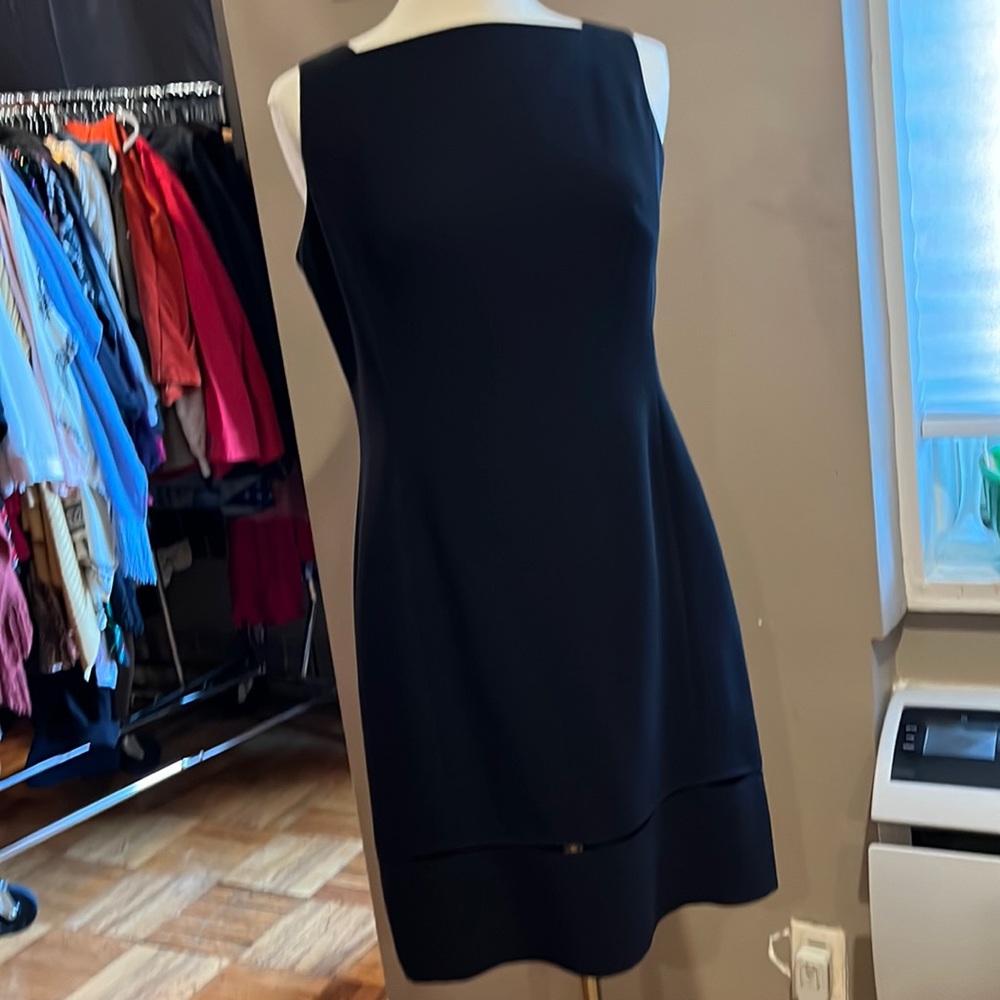 Jones New York sizes 10 Classic Black Dress.